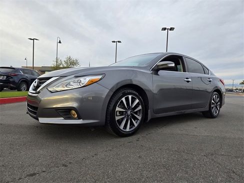 Used 2016 Nissan Altima 2.5 SL w/ 2.5 Technology Package image 2