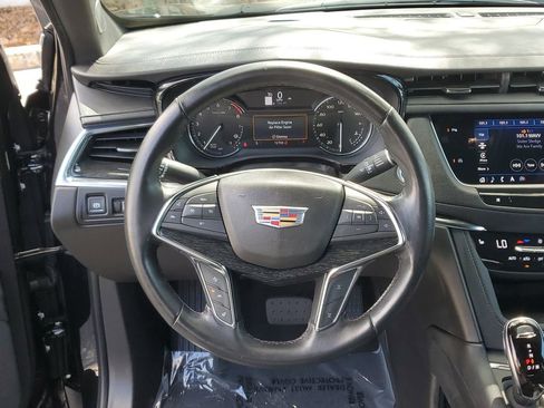Used 2022 Cadillac XT5 Premium Luxury w/ LPO, Premium Carpet Package FWD image 18