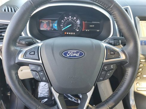 Used 2019 Ford Edge Titanium image 26