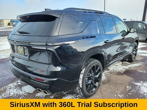 Used 2025 Chevrolet Traverse RS image 7