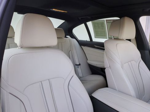 Used 2019 BMW 530e w/ Convenience Package image 33