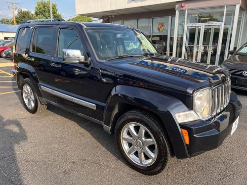 Used 2011 Jeep Liberty Limited w/ Tire & Wheel Group AWD/4WD image 4