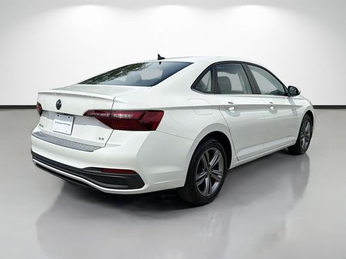 Used 2023 Volkswagen Jetta SE FWD image 3