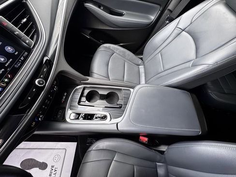 Used 2023 Buick Enclave Essence image 23