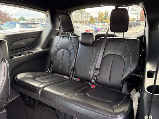 Used 2025 Chrysler Pacifica Select FWD image 18