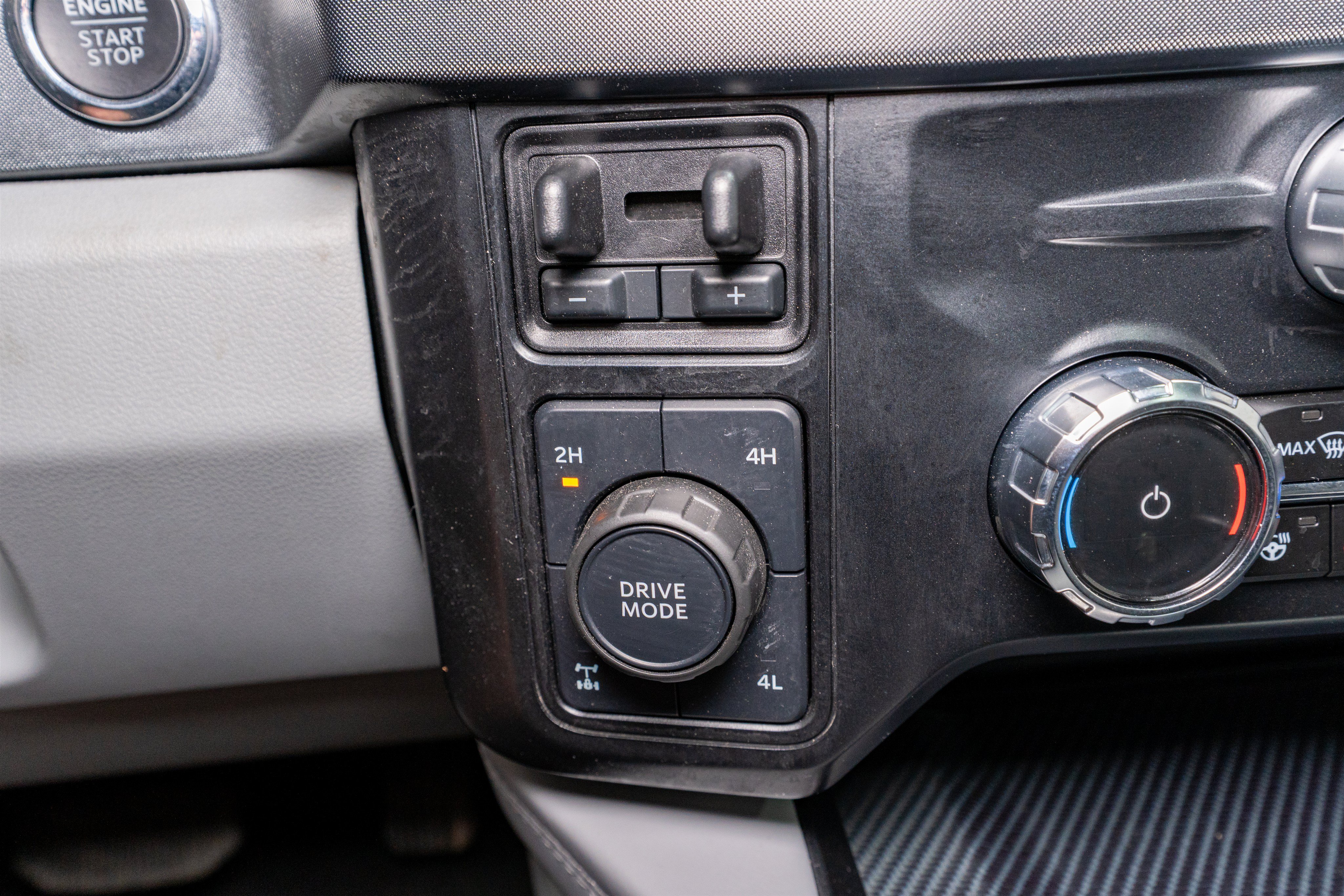 Used 2024 Ford F350 Limited w/ FX4 Off-Road Package AWD/4WD image 30