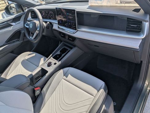 New 2026 Volkswagen Tiguan SE R-Line AWD/4WD image 36