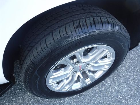 Used 2023 GMC Yukon XL SLT image 9