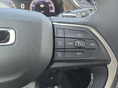 New 2025 Jeep Grand Cherokee Altitude RWD image 23