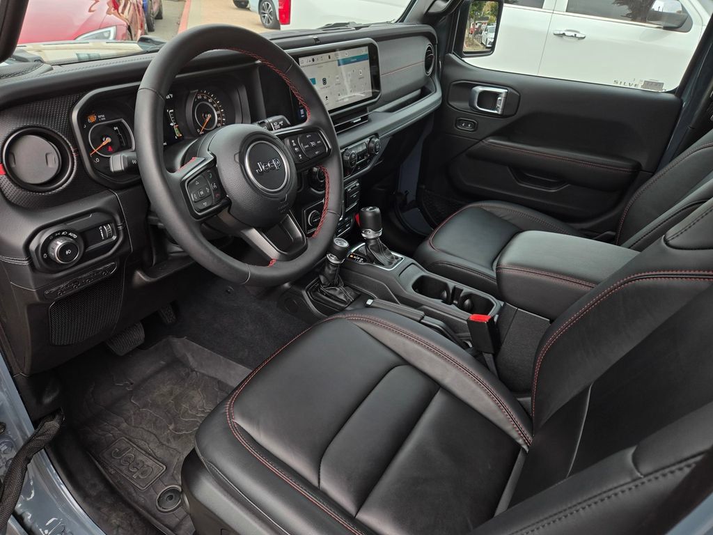 Used 2024 Jeep Wrangler Unlimited Rubicon w/ Convenience Group AWD/4WD image 12