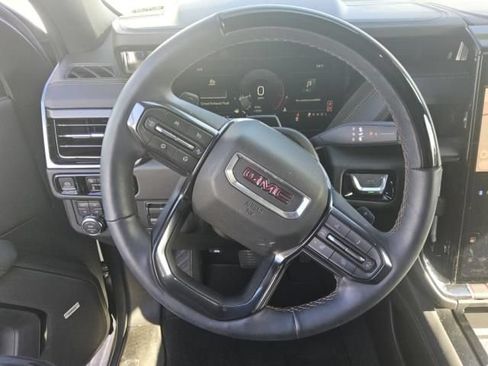 Used 2025 GMC Yukon AT4 AWD/4WD image 3
