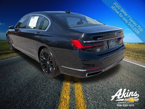 Used 2020 BMW 750i xDrive w/ Executive Package image 9