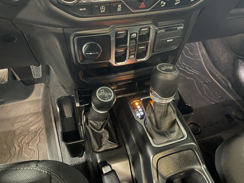 Used 2021 Jeep Wrangler Unlimited Sport w/ Sun And Sound Package AWD/4WD image 25
