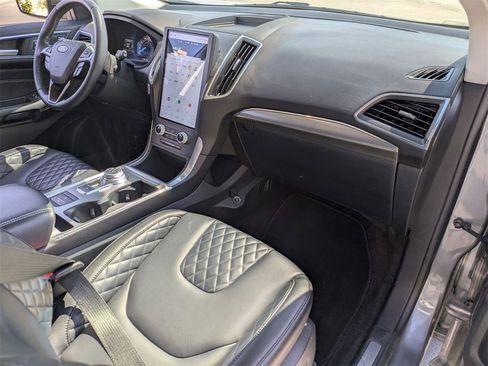 Used 2024 Ford Edge Titanium image 30