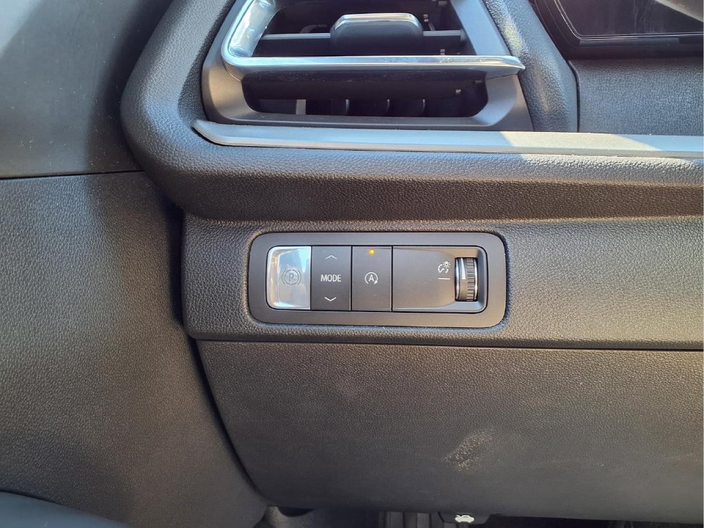 Used 2026 Chevrolet Traverse LT w/ Driver Confidence Package FWD image 18