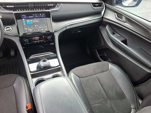 Certified 2024 Jeep Grand Cherokee L Altitude AWD/4WD image 16