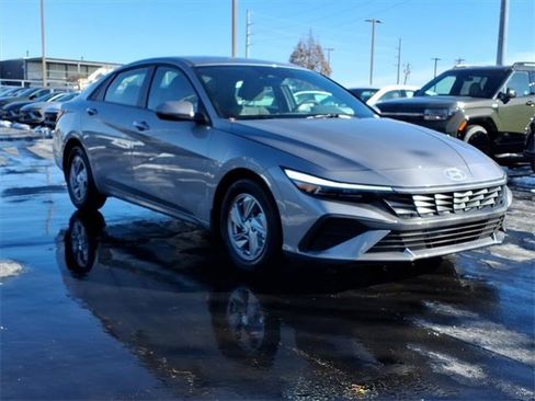 New 2026 Hyundai Elantra SE image 4