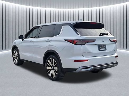 New 2026 Mitsubishi Outlander SE FWD image 3