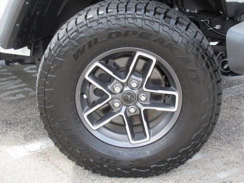 Certified 2024 Jeep Gladiator Mojave w/ Technology Group image 8