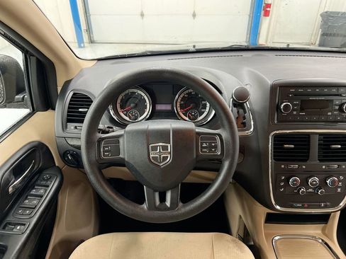 Used 2016 Dodge Grand Caravan SXT FWD image 11