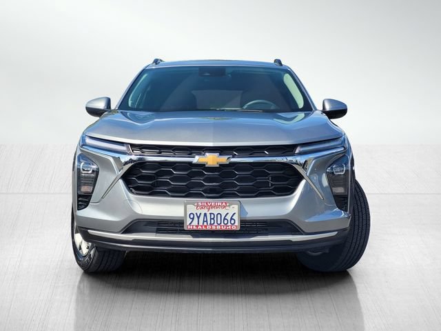 Used 2026 Chevrolet Trax LT FWD image 2