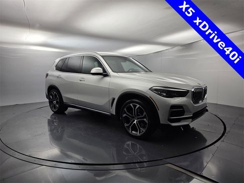 Used 2023 BMW X5 xDrive40i w/ Premium Package image 2