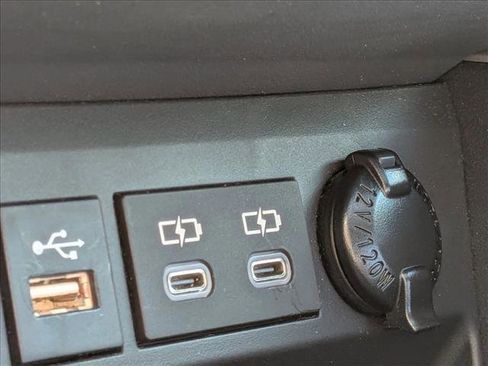 Used 2023 Toyota Highlander XLE image 9