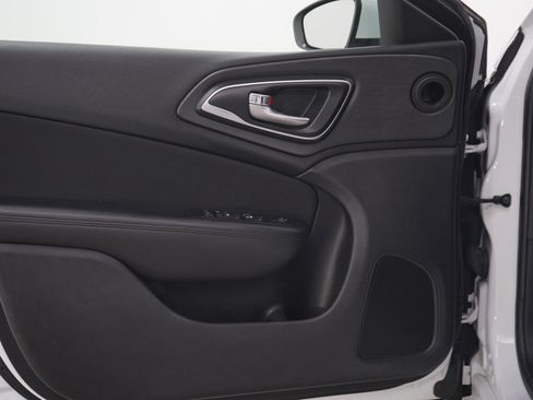 Used 2016 Chrysler 200 Limited w/ Anniversary Edition FWD image 17
