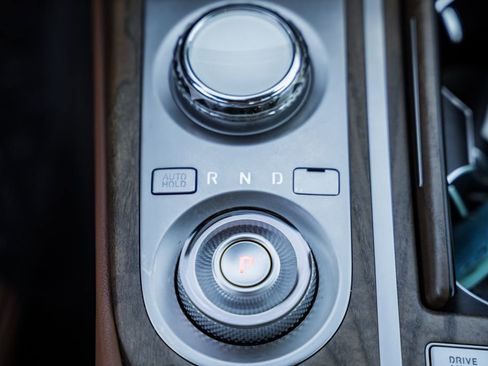 Used 2024 Genesis G80 image 23