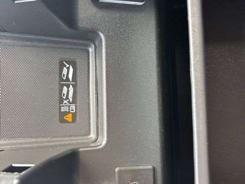 Used 2025 Chevrolet Silverado 3500 LT image 37