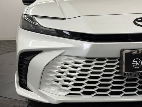 Used 2025 Toyota Camry XSE FWD image 9