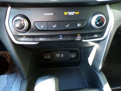 Used 2020 Hyundai Santa Fe SE AWD/4WD image 27