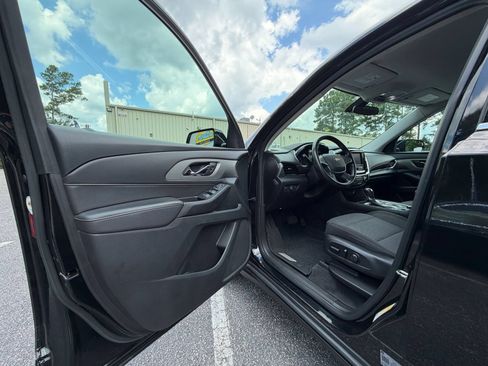 Used 2020 Chevrolet Traverse LT w/ LPO, Blackout Package FWD image 14