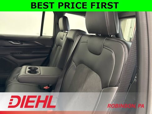 New 2025 Jeep Grand Cherokee Altitude image 17