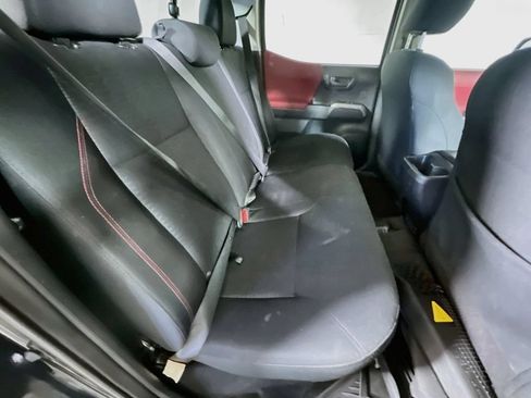 Used 2016 Toyota Tacoma SR5 RWD image 22