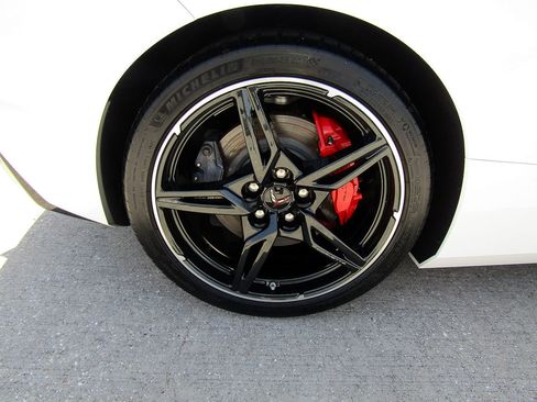 Used 2022 Chevrolet Corvette Stingray Preferred Cpe w/ Z51 Performance Package RWD image 24