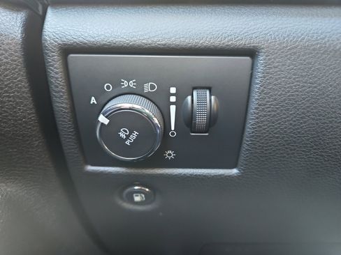 Used 2022 Jeep Grand Cherokee Limited image 23