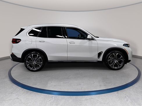 New 2026 BMW X5 xDrive40i w/ Climate Comfort Package AWD/4WD image 4
