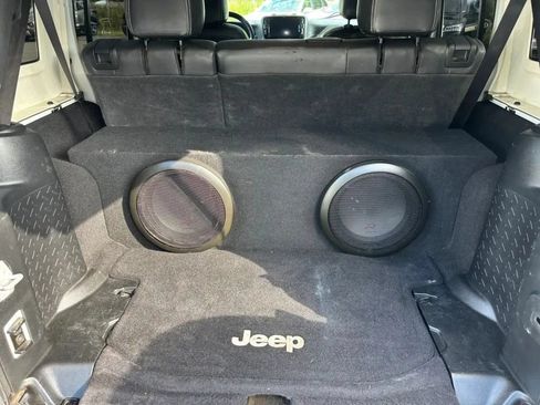Used 2017 Jeep Wrangler Unlimited Sahara AWD/4WD image 18