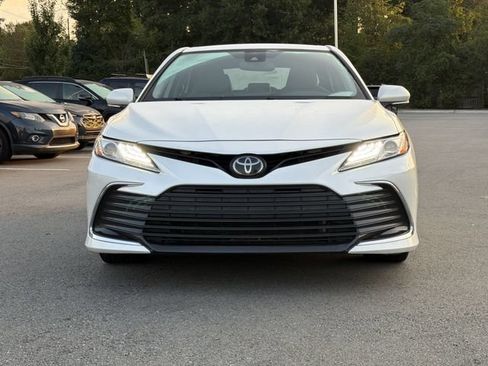 Used 2021 Toyota Camry XLE FWD image 8