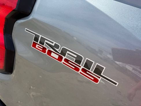 Used 2024 Chevrolet Colorado Trail Boss w/ Technology Package AWD/4WD image 9