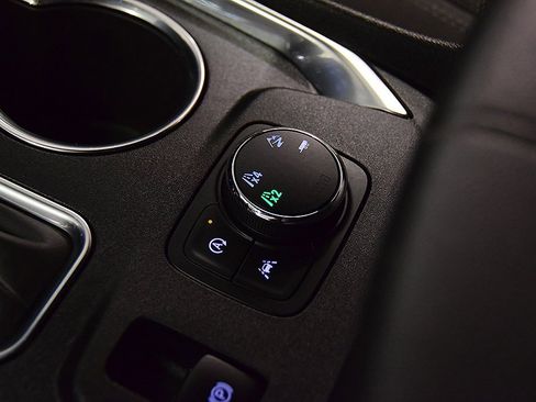 Used 2023 Chevrolet Traverse LT image 26