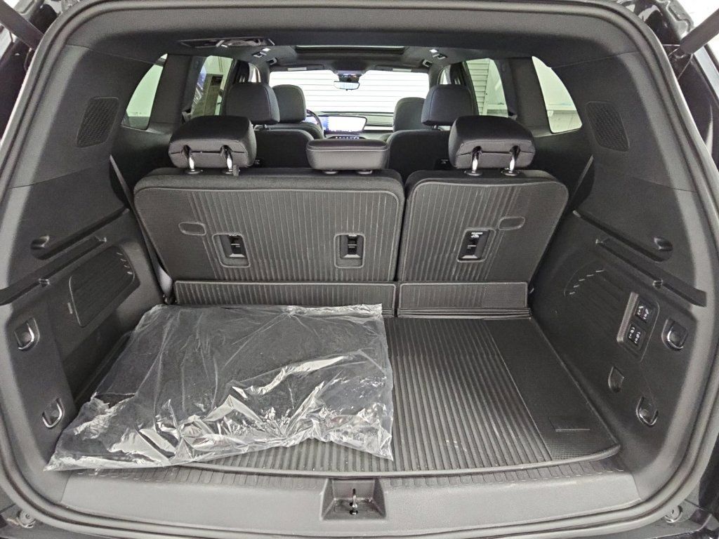 Certified 2025 Buick Enclave Avenir w/ Super Cruise Package AWD/4WD image 38