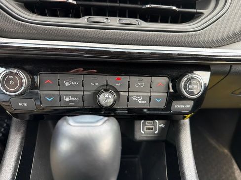 Used 2025 Jeep Compass Trailhawk AWD/4WD image 24