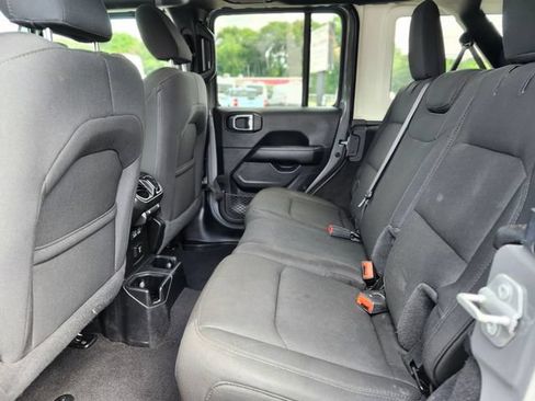 Used 2021 Jeep Wrangler Unlimited Sahara w/ Cold Weather Group AWD/4WD image 16