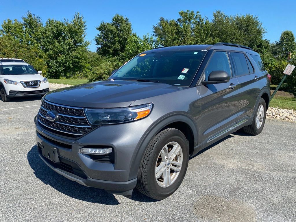 Used 2022 Ford Explorer XLT w/ Equipment Group 202A AWD/4WD image 4