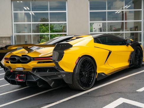 Used 2024 Lamborghini Revuelto AWD/4WD image 15