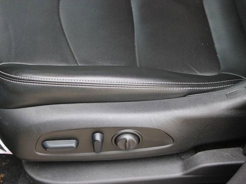 Used 2024 GMC Terrain SLT image 36