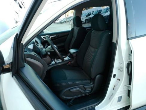 Used 2019 Nissan Pathfinder S image 13