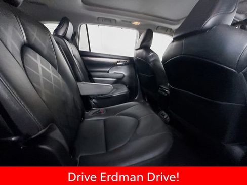 Certified 2021 Toyota Highlander Platinum AWD/4WD image 28
